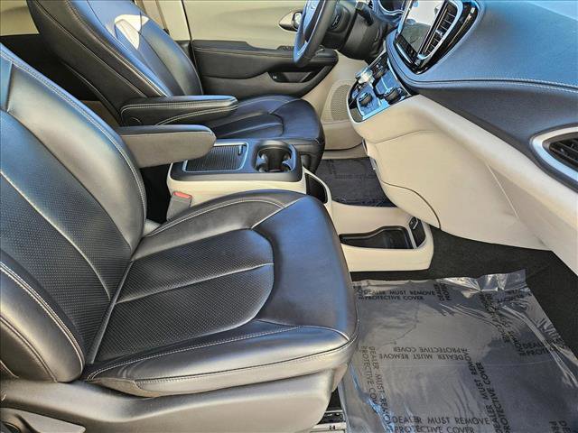 Used 2024 Chrysler Pacifica Limited FWD image 21