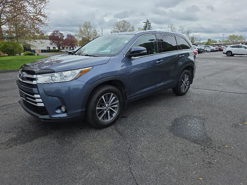 Used 2018 Toyota Highlander XLE AWD/4WD image 4