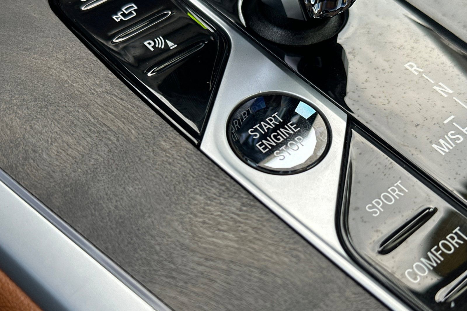 Used 2022 BMW X7 xDrive40i w/ Premium Package AWD/4WD image 31