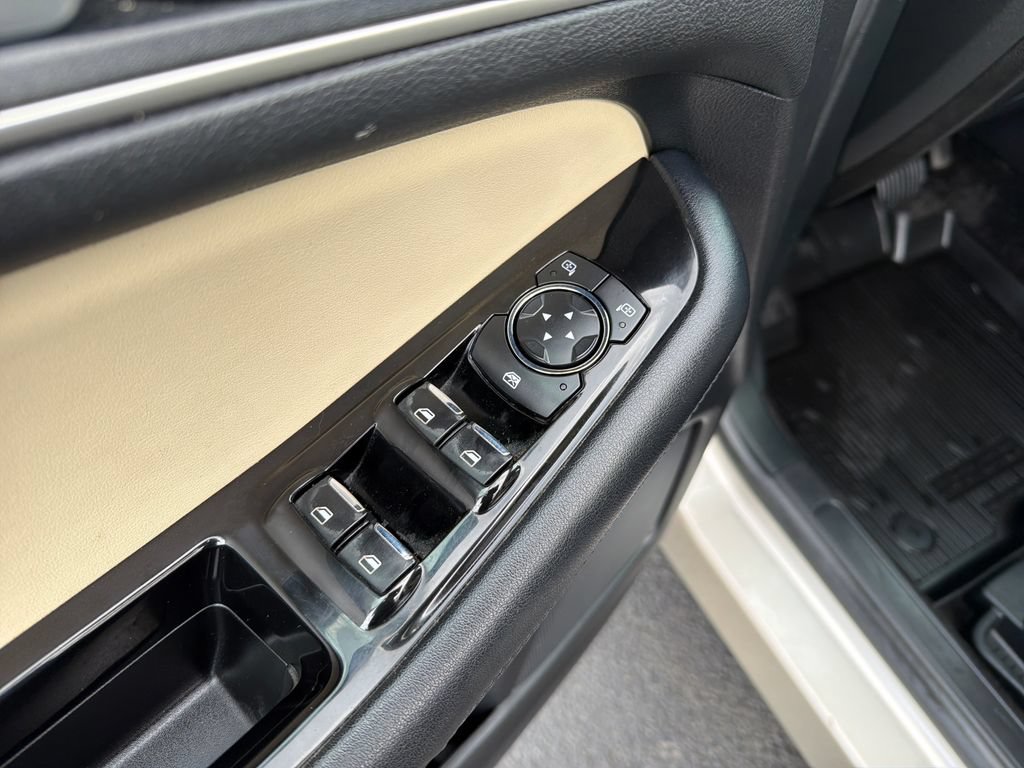 Used 2018 Ford Edge SEL w/ Equipment Group 201A AWD/4WD image 11