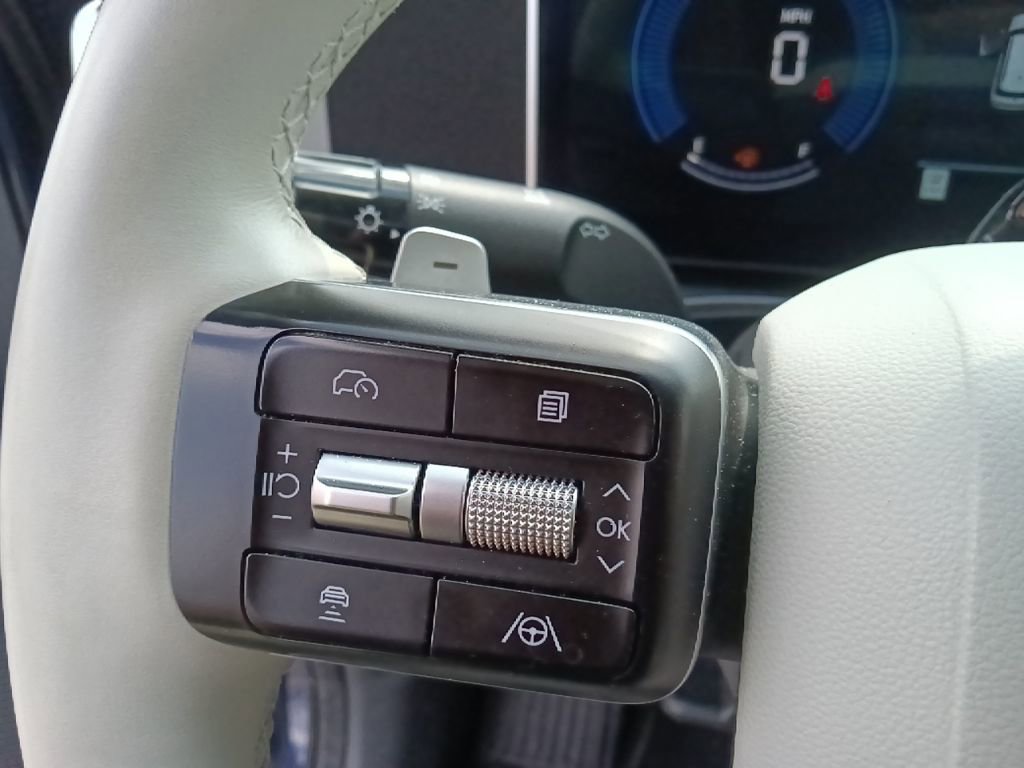 Used 2025 Hyundai Santa Fe SEL image 18