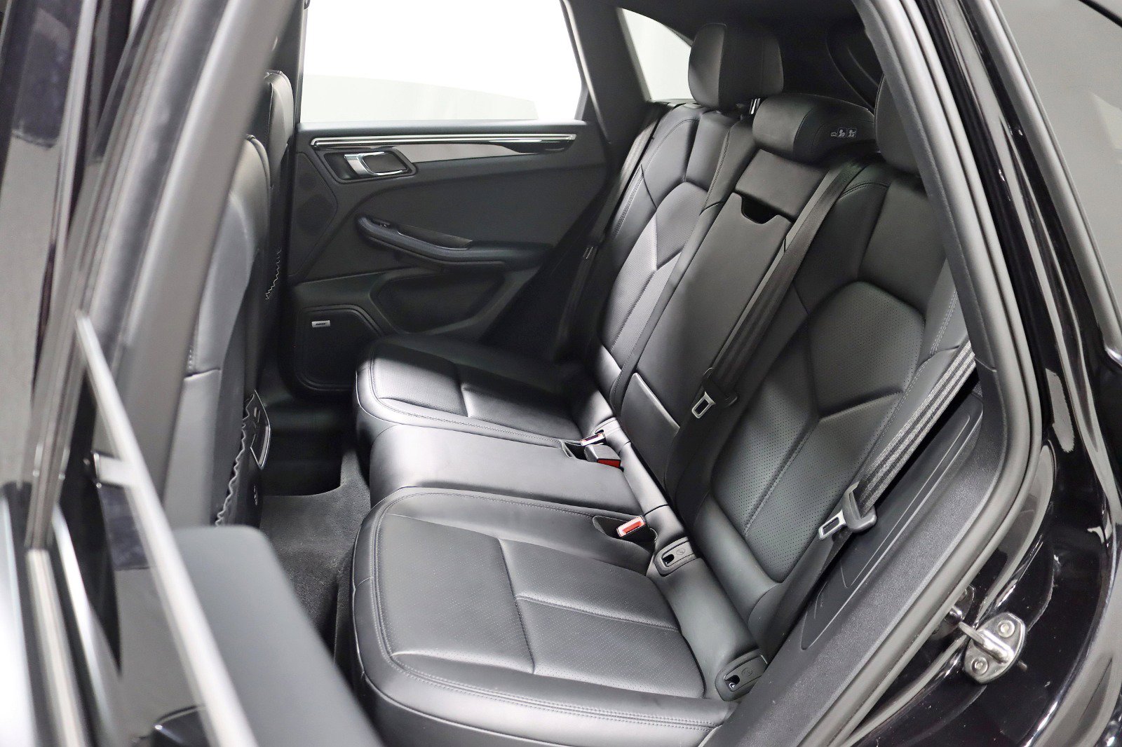 Used 2021 Porsche Macan AWD/4WD image 26