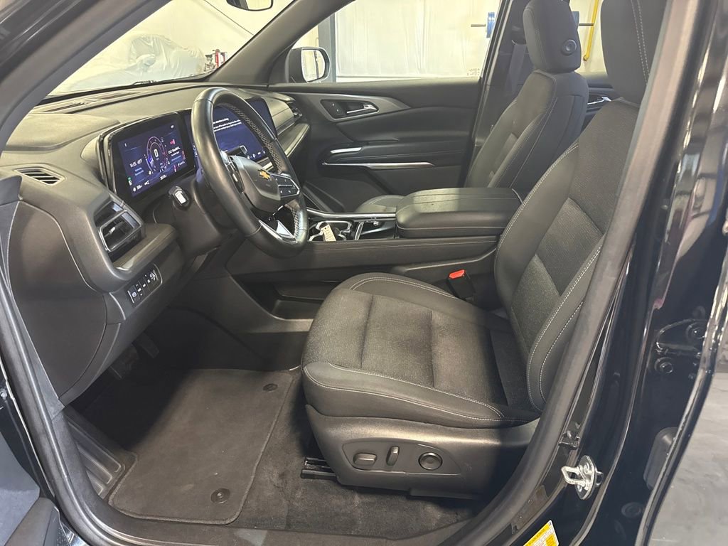 Used 2024 Chevrolet Traverse LT image 9