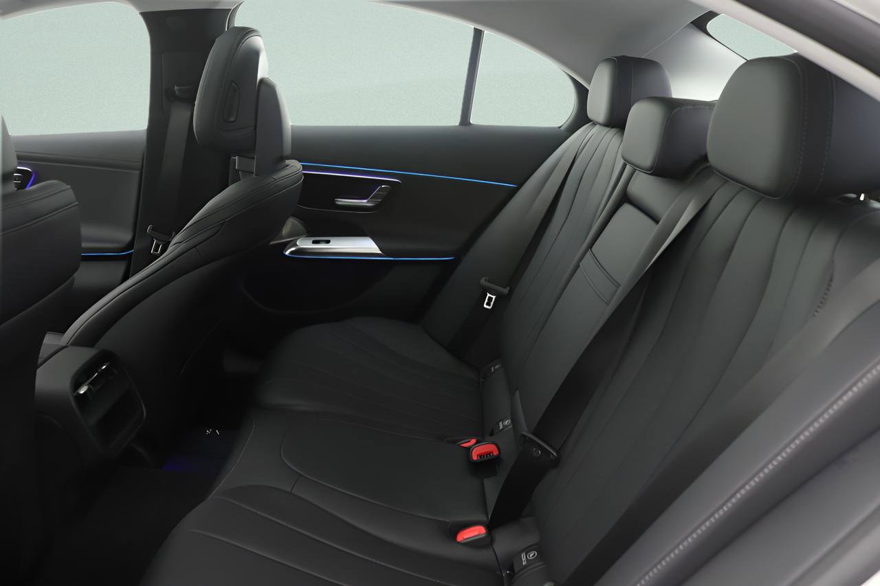 Used 2025 Mercedes-Benz E 350 4MATIC Sedan image 31