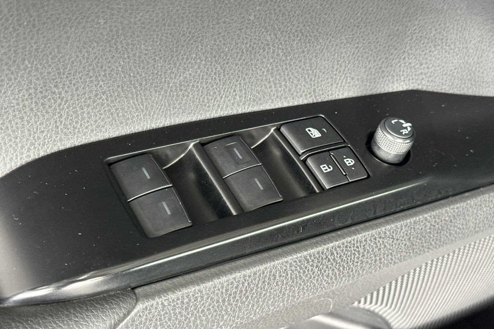 Used 2025 Toyota Camry LE image 13