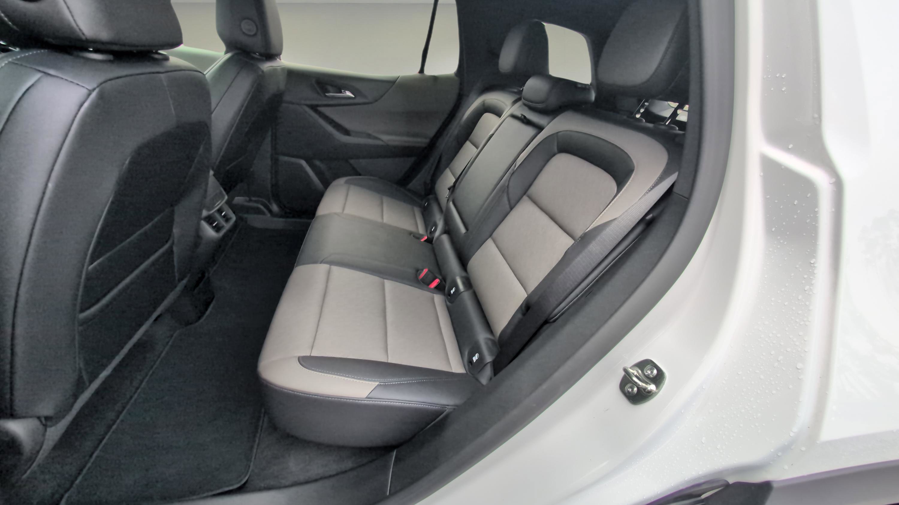 New 2026 Chevrolet Equinox LT w/ Convenience Package II image 16