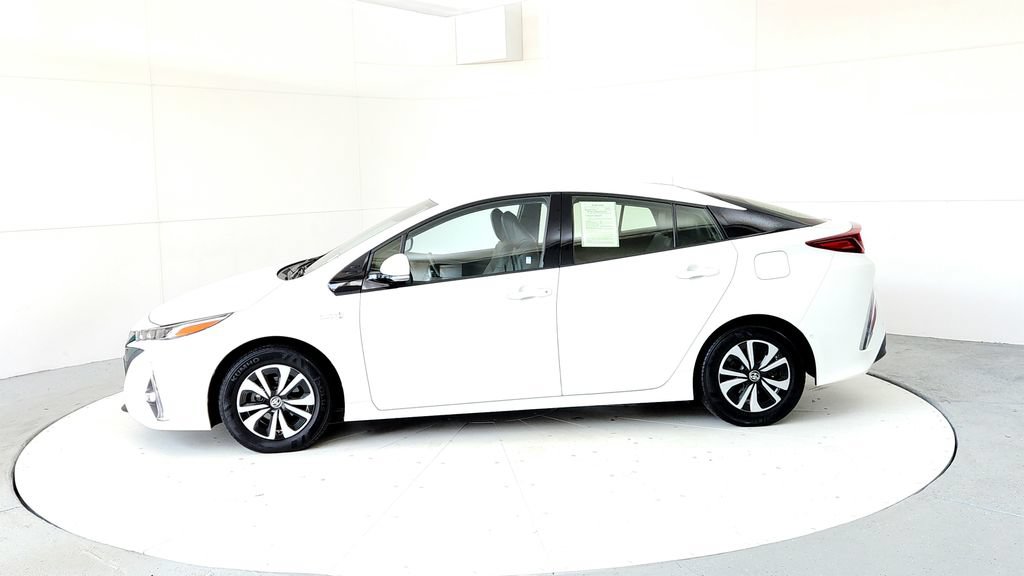 Used 2017 Toyota Prius Prime Advanced w/ Carpet Mat Package FWD image 3