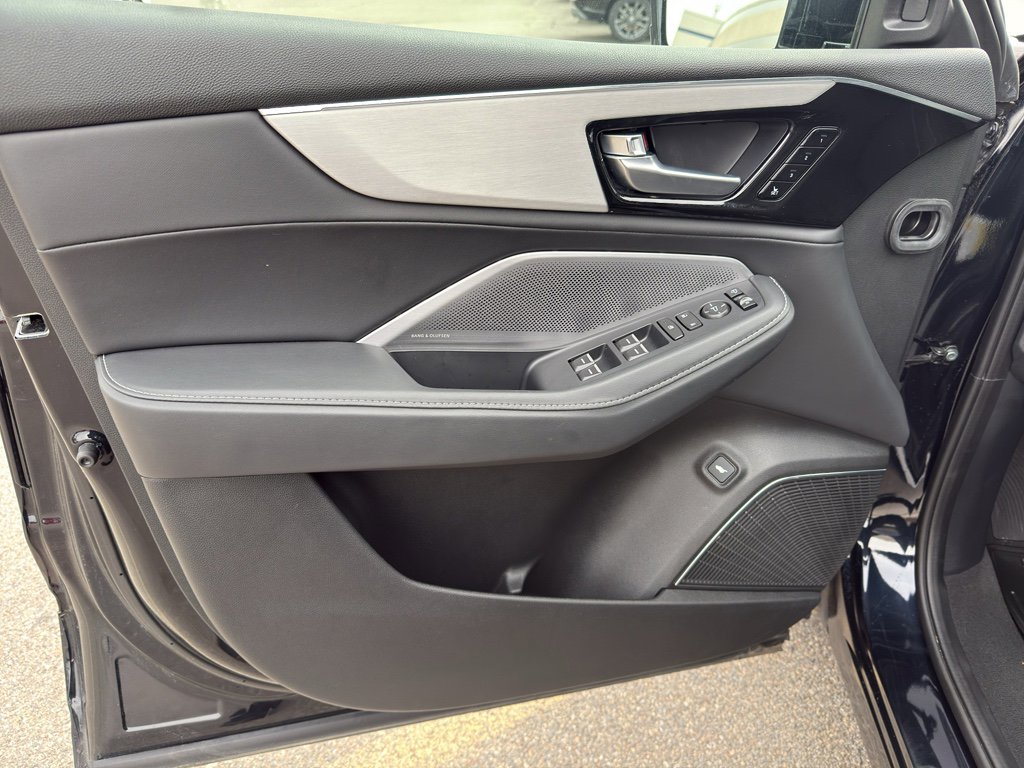 Used 2025 Acura MDX SH-AWD w/ Technology Package image 10