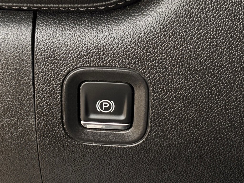 Certified 2021 Chevrolet Silverado 1500 LT Trail Boss w/ Convenience Package II image 19