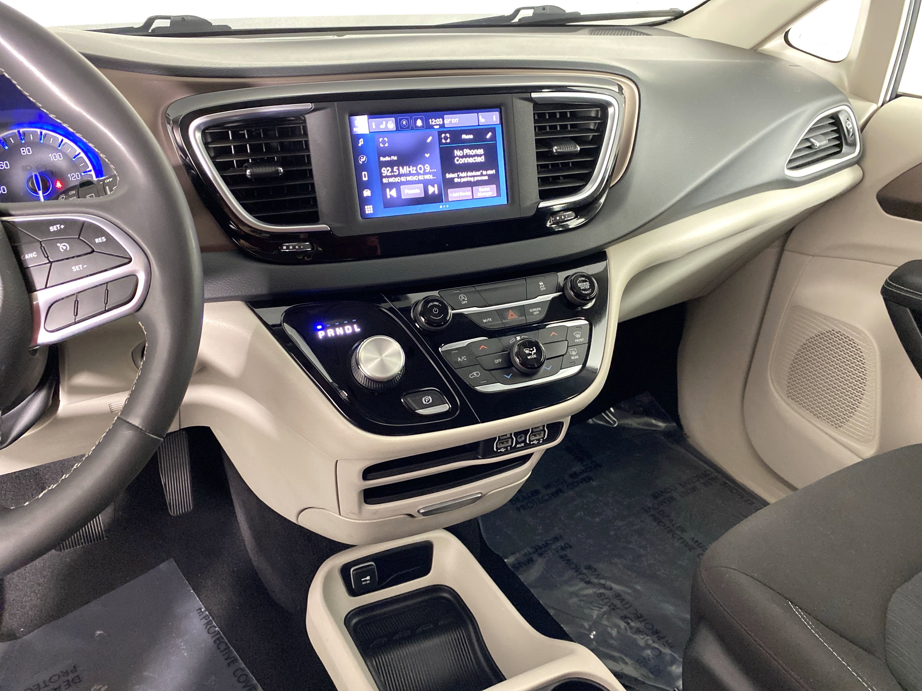 Used 2023 Chrysler Voyager LX image 27