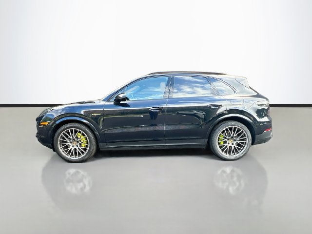 Certified 2023 Porsche Cayenne Platinum Edition AWD/4WD image 2