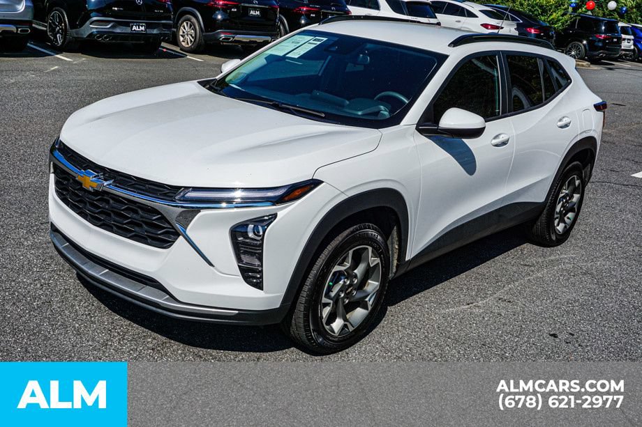 Used 2025 Chevrolet Trax LT FWD image 14