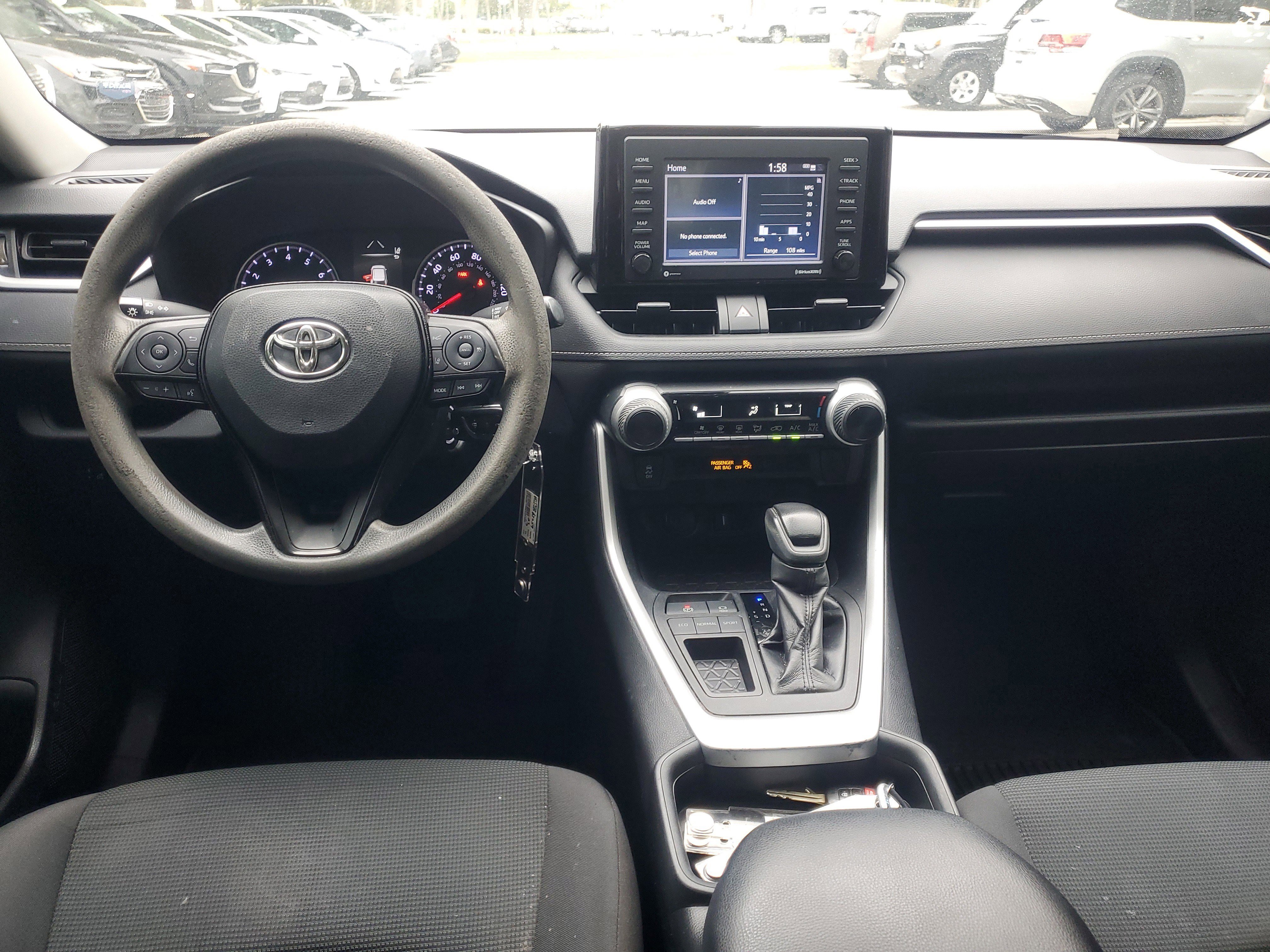 Used 2021 Toyota RAV4 LE image 9