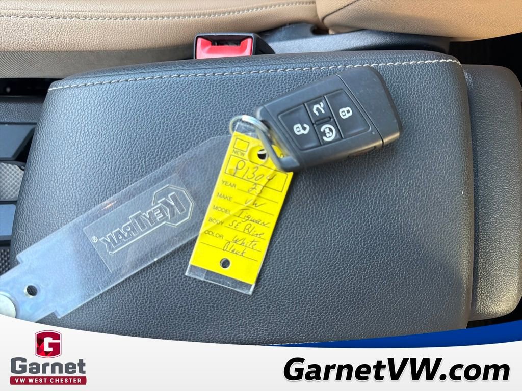 Certified 2023 Volkswagen Tiguan SE R-Line image 29