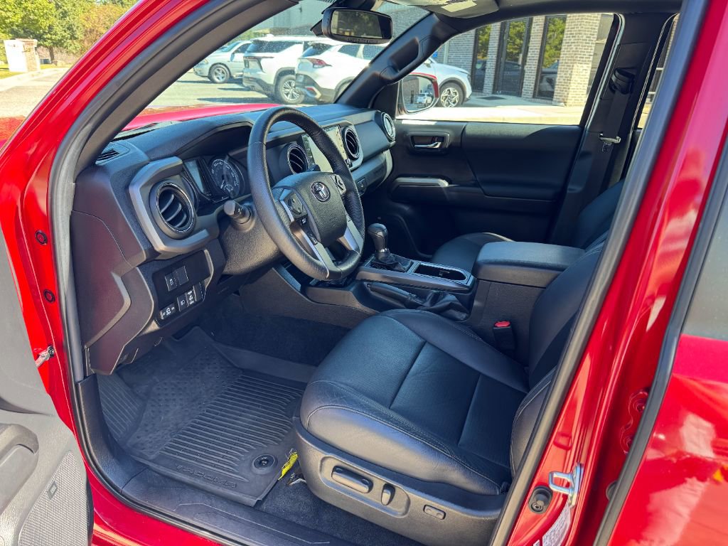 Used 2022 Toyota Tacoma TRD Off-Road image 9