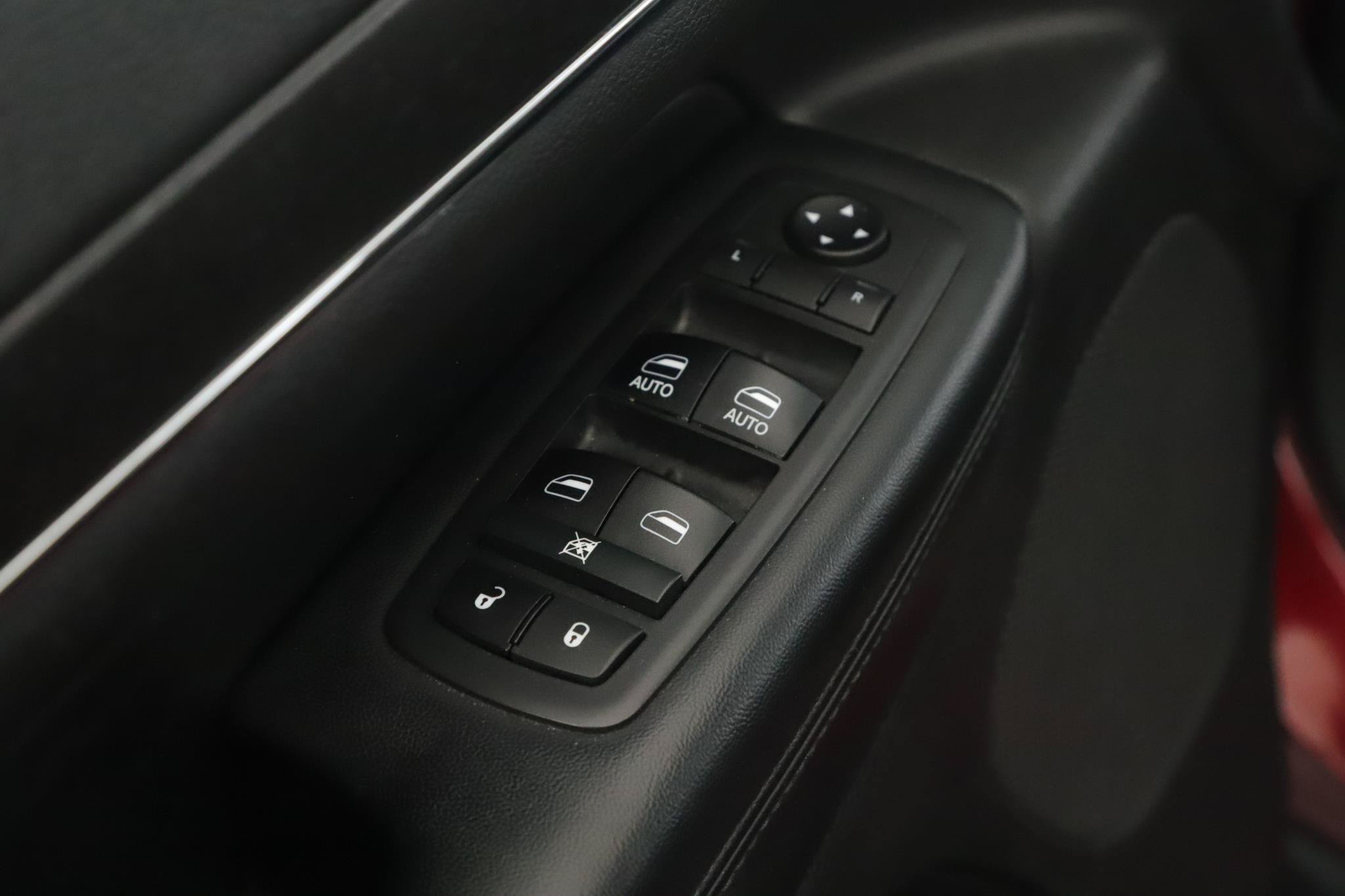 Used 2018 Jeep Grand Cherokee Limited AWD/4WD image 8