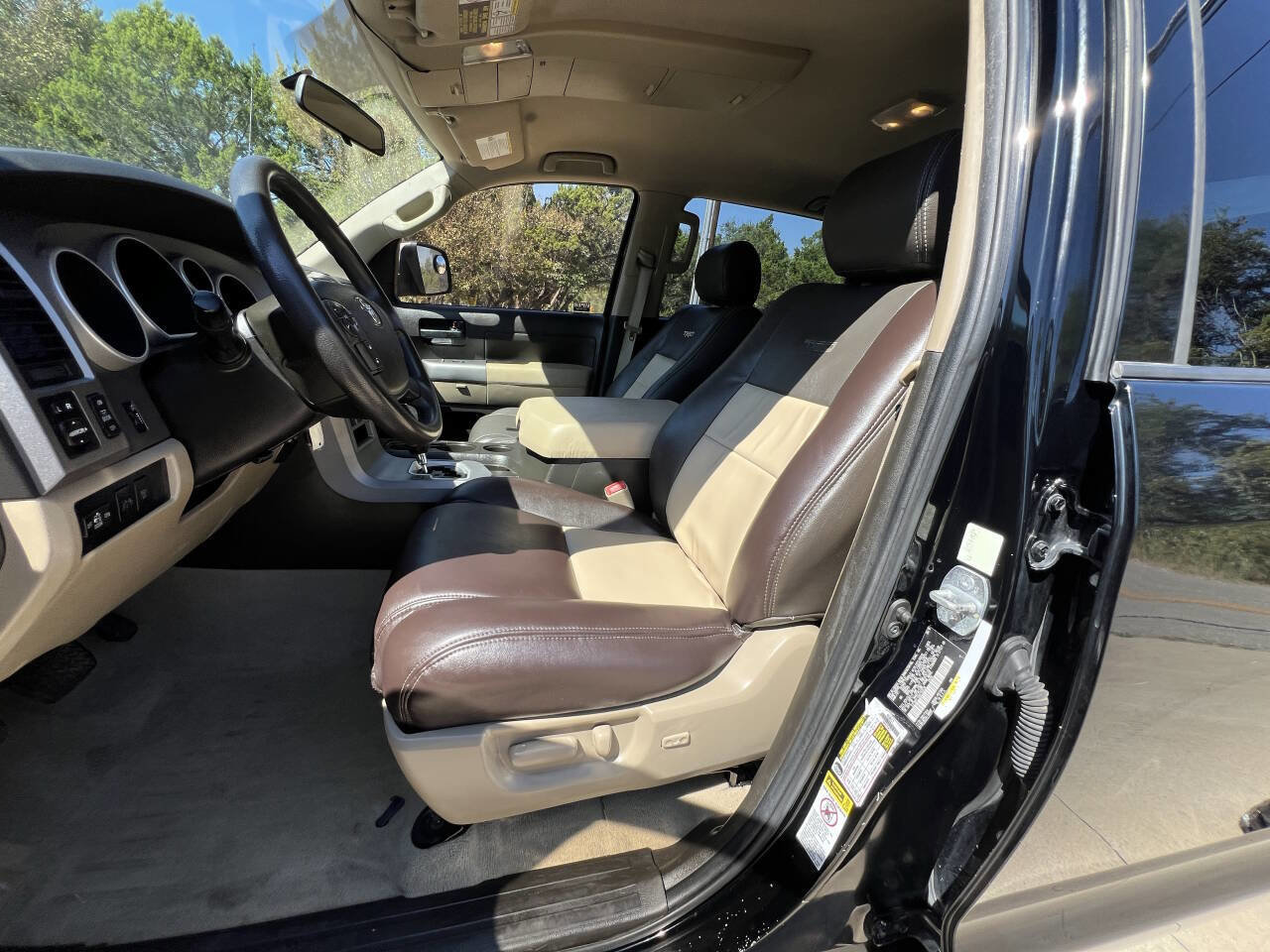 Used 2010 Toyota Tundra 4x4 CrewMax image 22