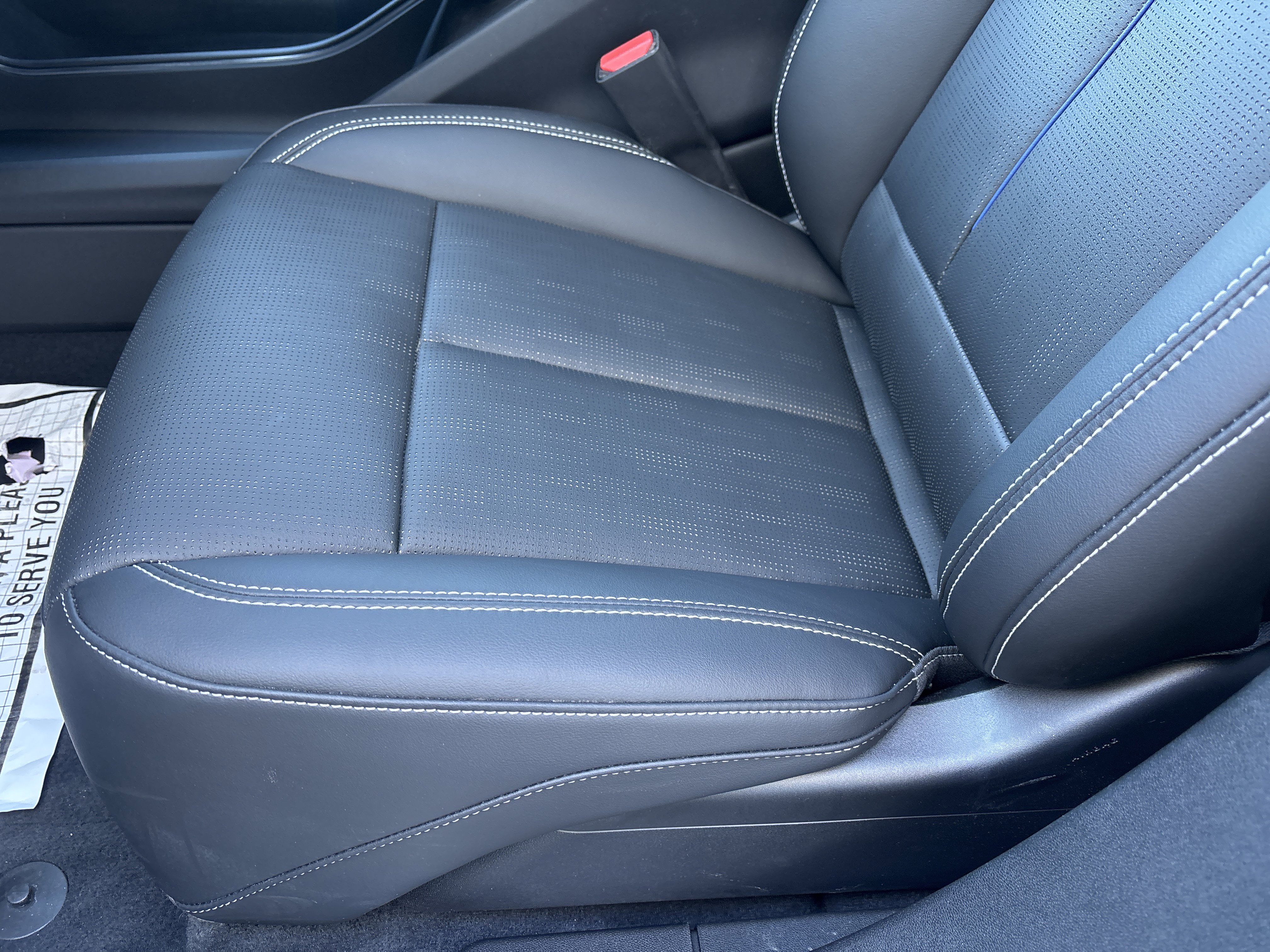 Used 2024 Cadillac Lyriq Luxury w/ LPO, Floor Liner Package image 27