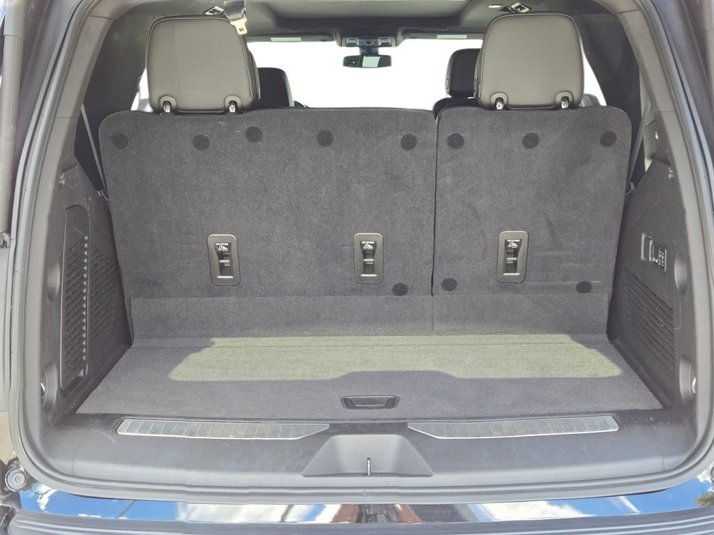 Used 2021 Chevrolet Tahoe RST w/ Luxury Package RWD image 12