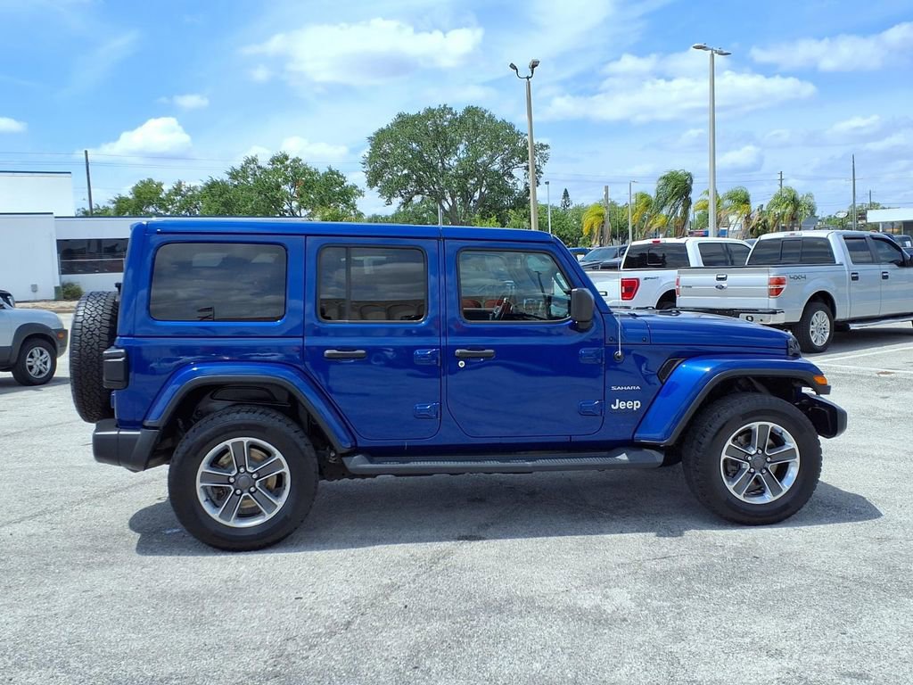 Used 2018 Jeep Wrangler Unlimited Sahara w/ Dual Top Group AWD/4WD image 8