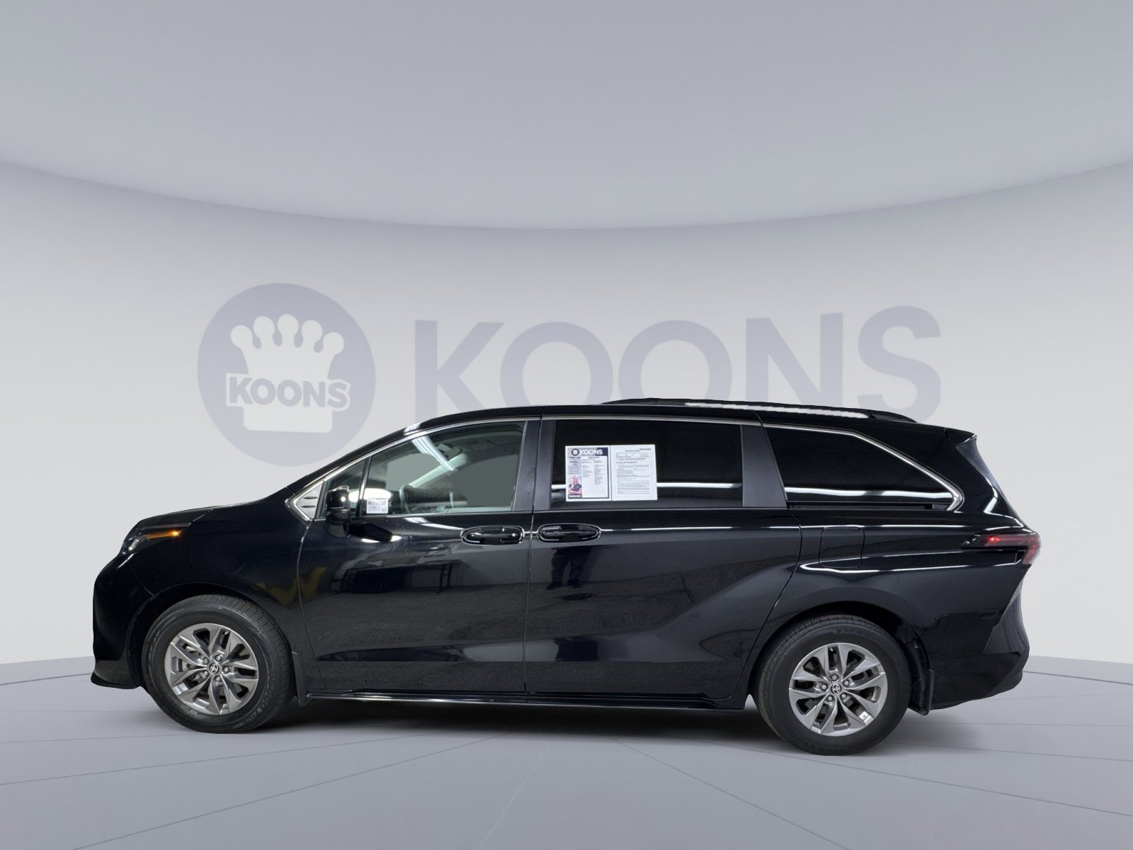 Used 2023 Toyota Sienna LE FWD image 17