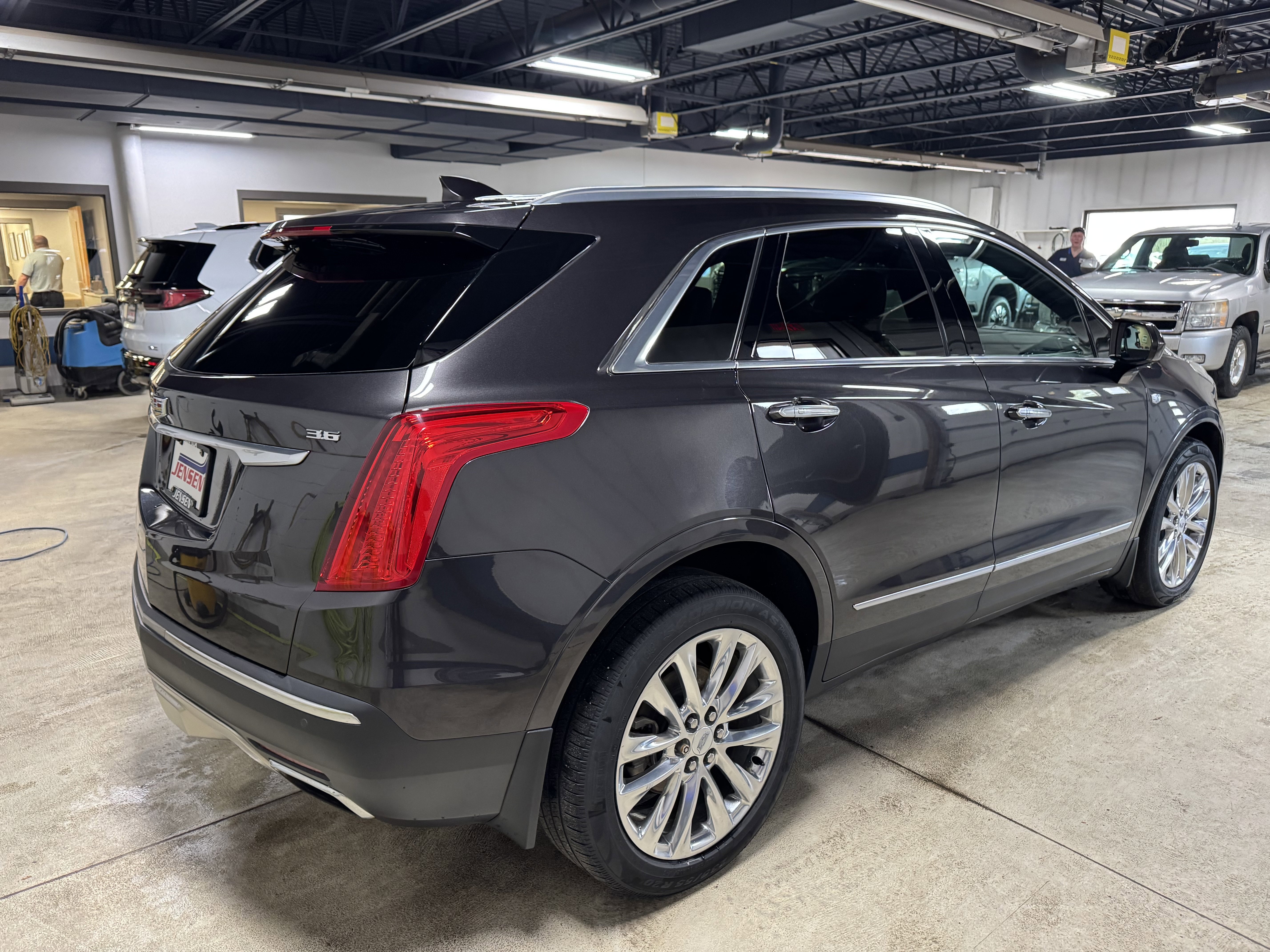 Used 2017 Cadillac XT5 Platinum image 4