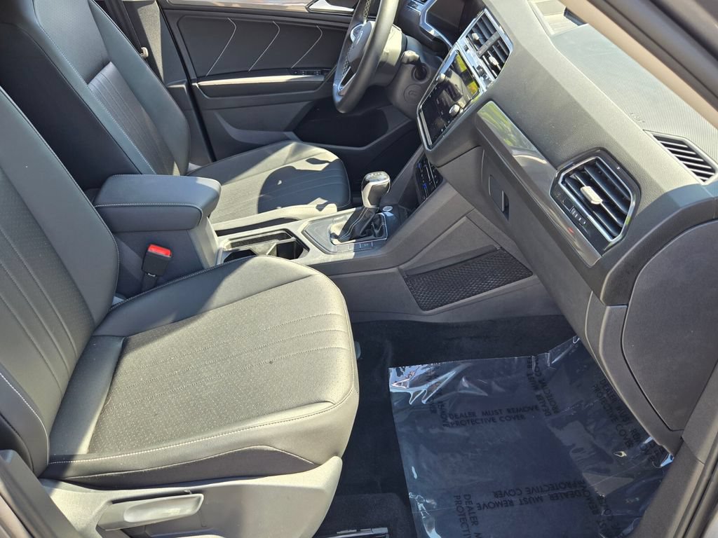 Certified 2023 Volkswagen Tiguan SE FWD image 21