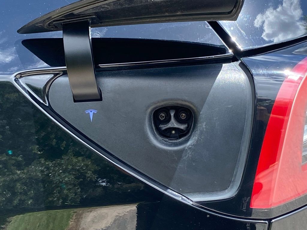 Used 2023 Tesla Model Y Long Range image 16