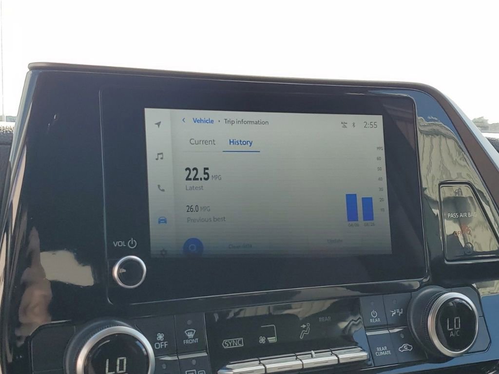 Used 2024 Toyota Highlander LE image 19