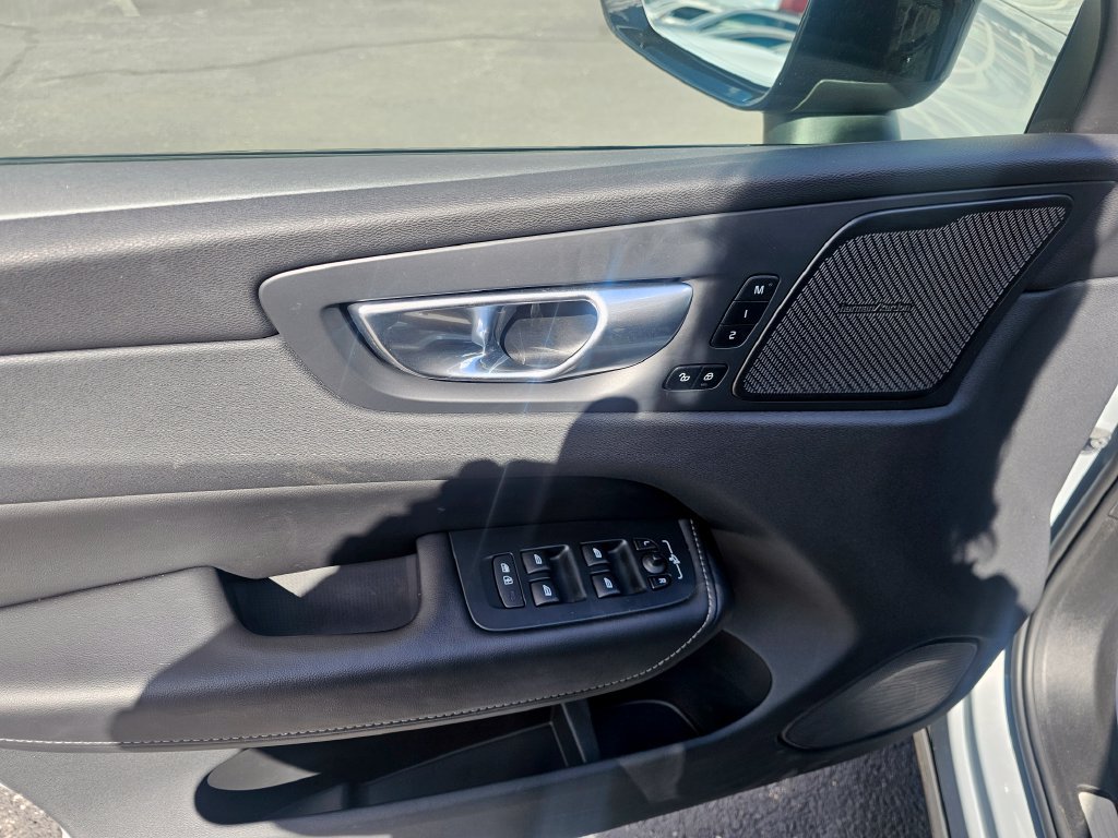 Certified 2024 Volvo XC60 B5 Ultimate w/ Climate Package AWD/4WD image 39