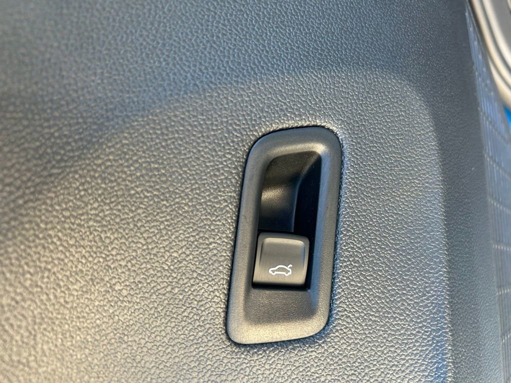 Used 2025 Volkswagen Atlas Cross Sport SE w/ Panoramic Sunroof Package image 48