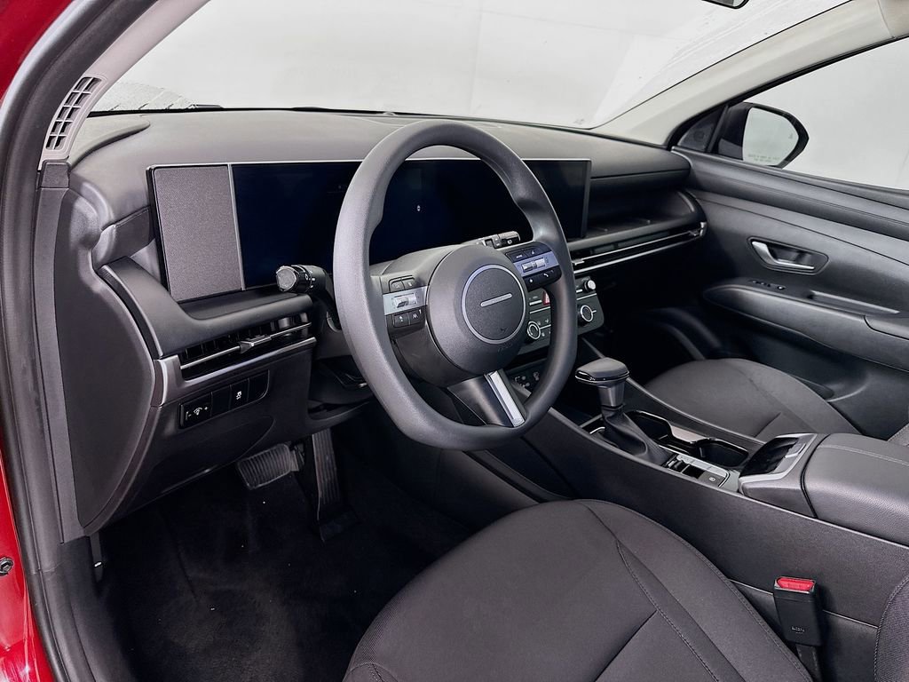 Certified 2025 Hyundai Tucson SE image 9