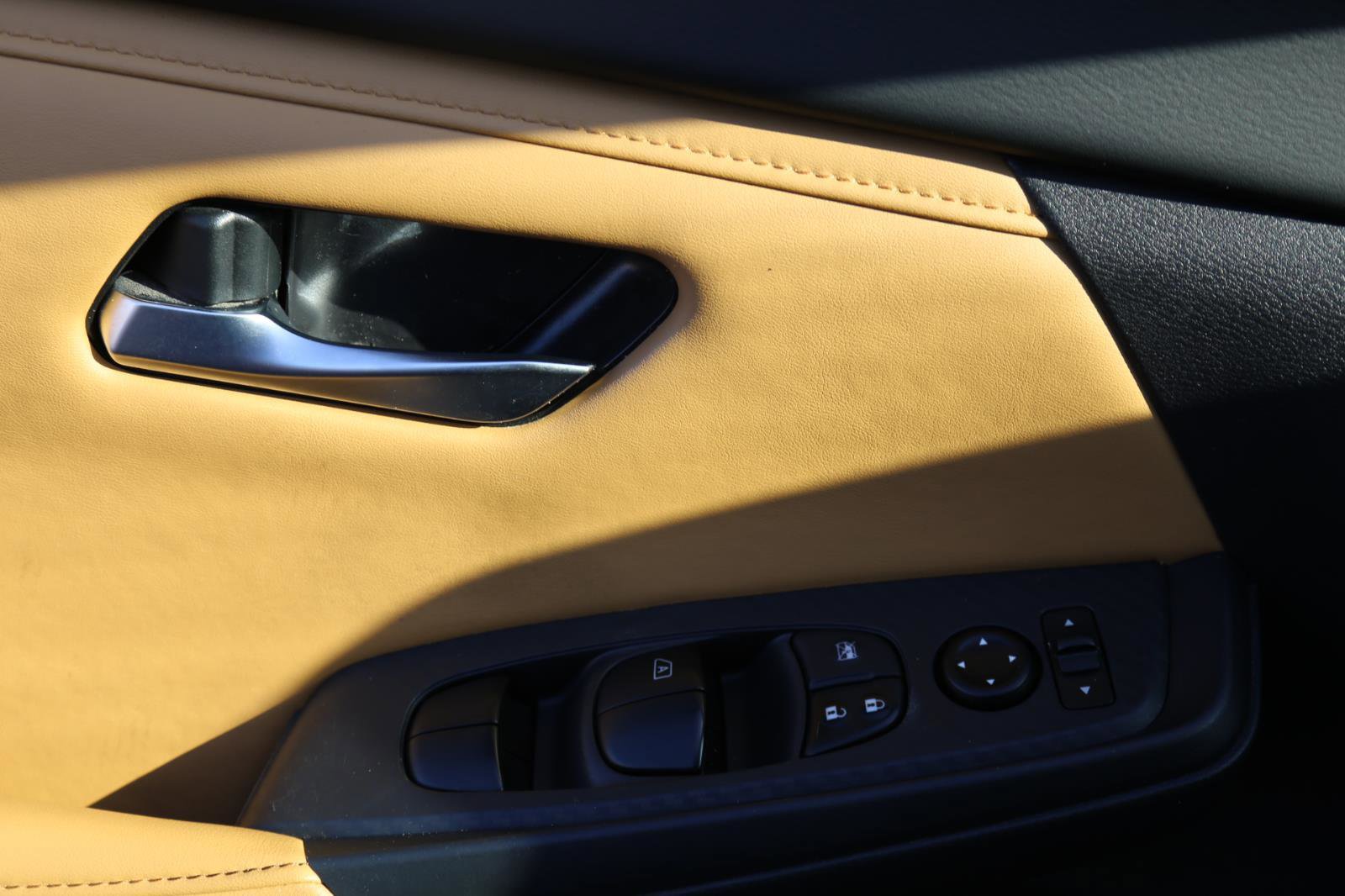 Used 2025 Nissan Sentra SV w/ SV Premium Package image 6