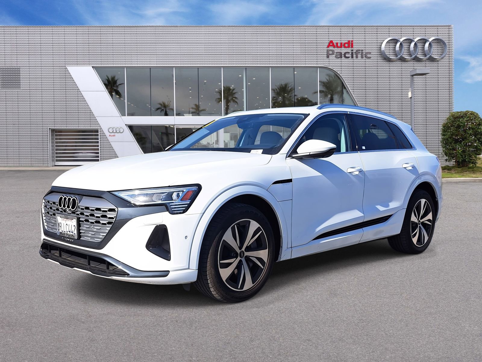 Used 2024 Audi Q8 e-tron Premium Plus w/ Premium Plus Package video 1