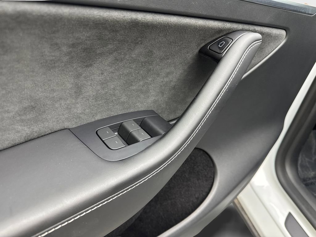 Used 2024 Tesla Model Y Long Range image 32