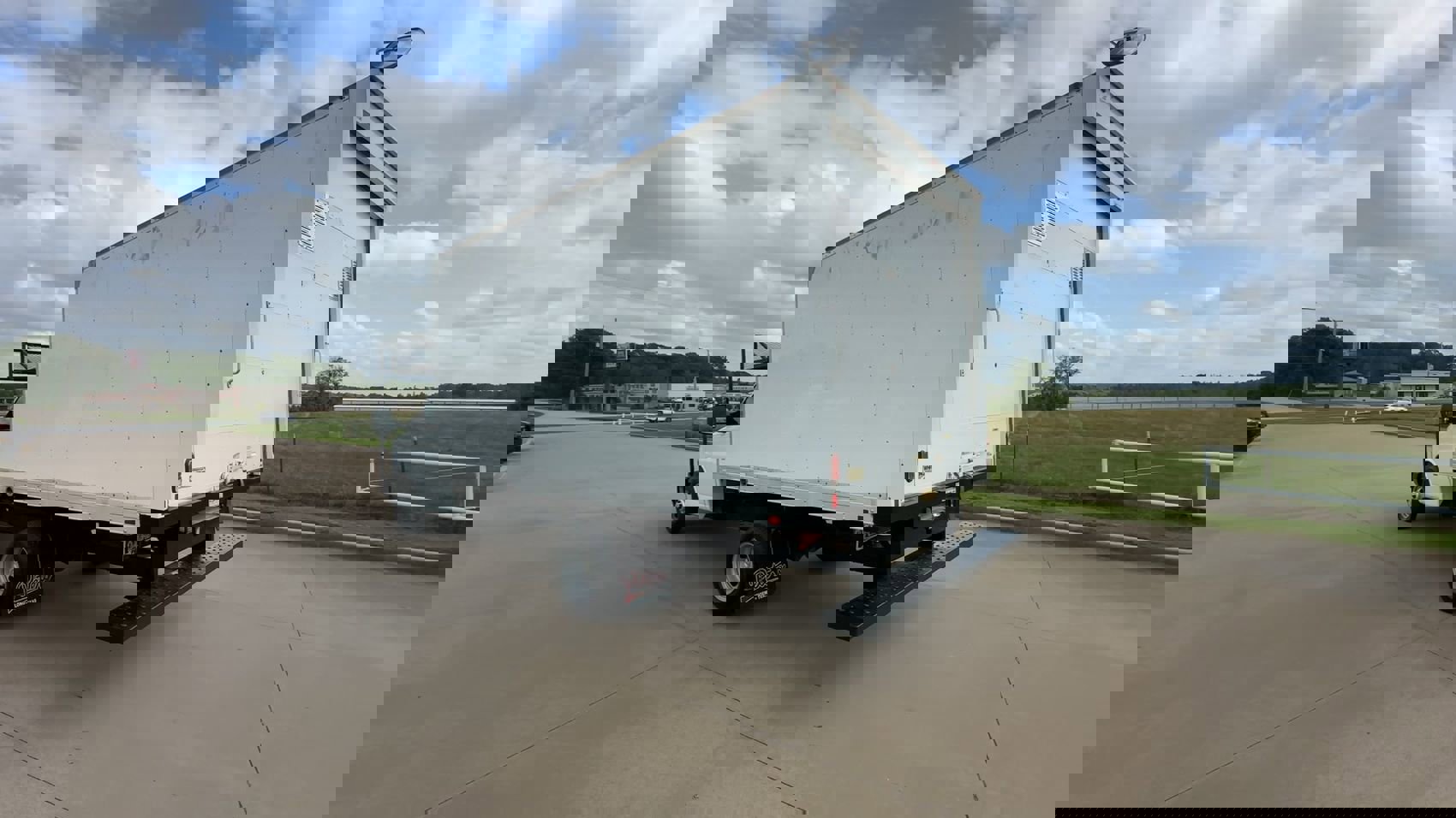 Used 2019 Chevrolet Express 3500 RWD image 4