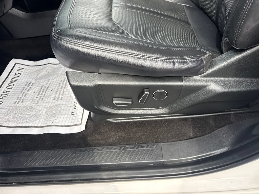 Used 2019 Ford Expedition Limited w/ Equipment Group 302A AWD/4WD image 22