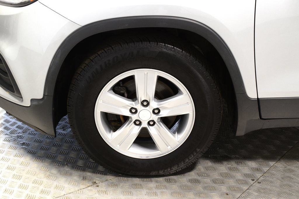 Used 2020 Chevrolet Trax LT FWD image 36