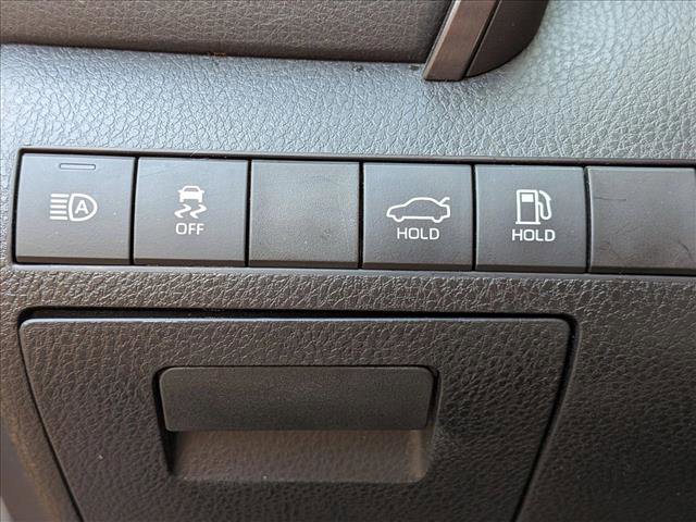 Used 2019 Toyota Camry LE image 10