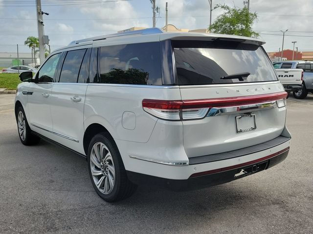 Certified 2022 Lincoln Navigator L Reserve RWD image 4