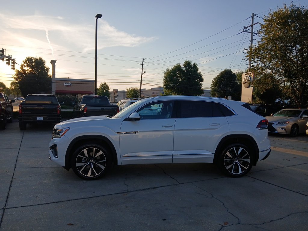 New 2026 Volkswagen Atlas Cross Sport SEL Premium R-Line AWD/4WD image 4