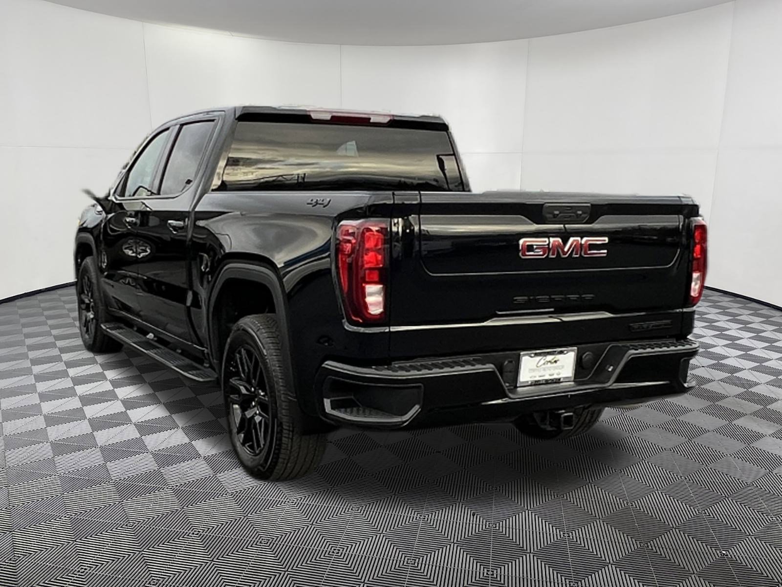Used 2025 GMC Sierra 1500 Elevation image 4