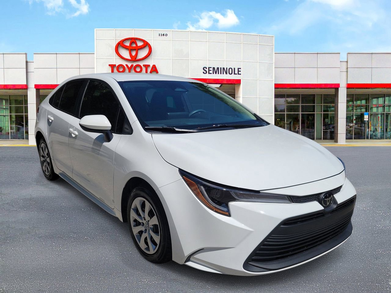 Used 2023 Toyota Corolla LE FWD image 2