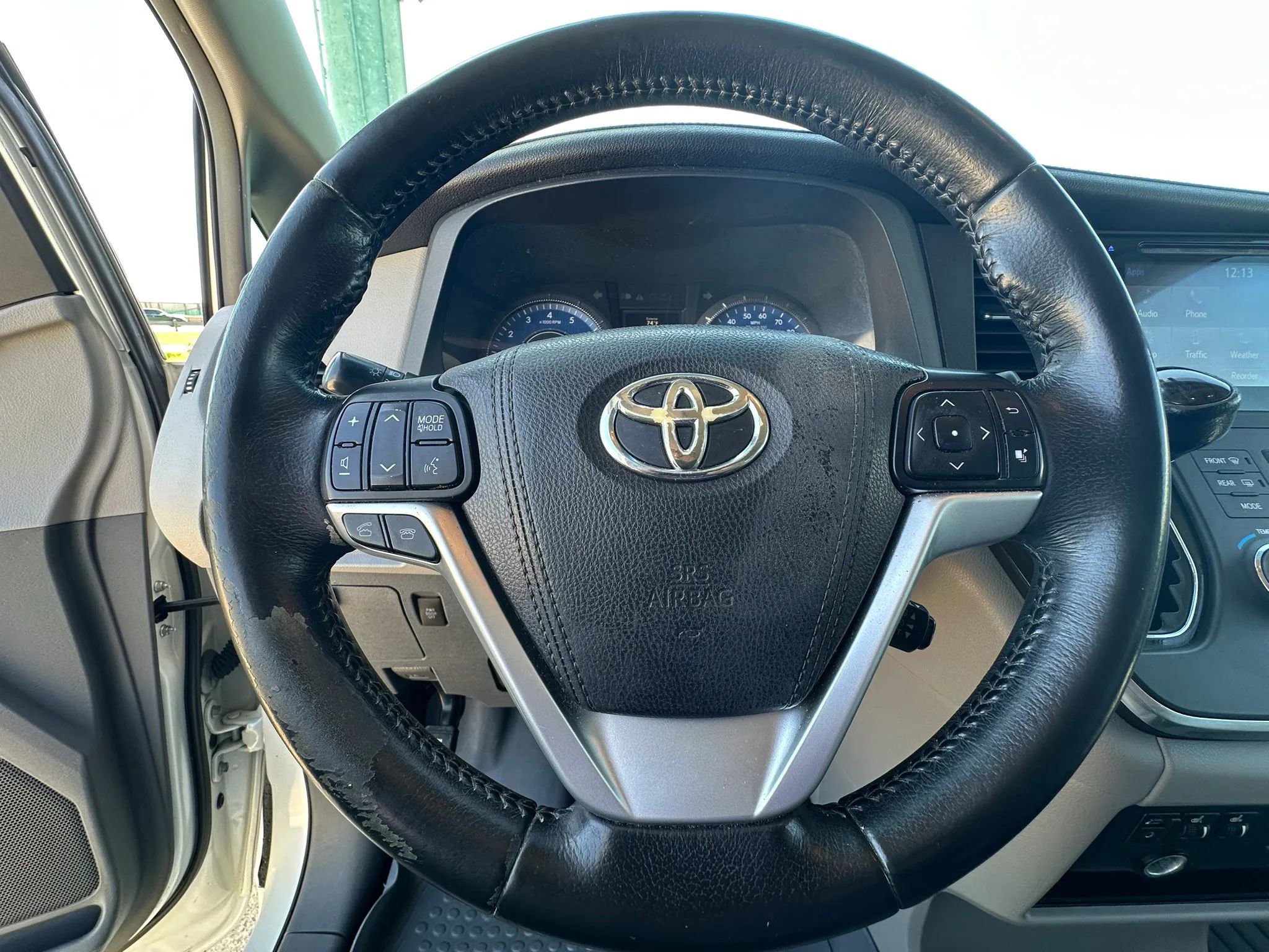 Used 2015 Toyota Sienna XLE image 34