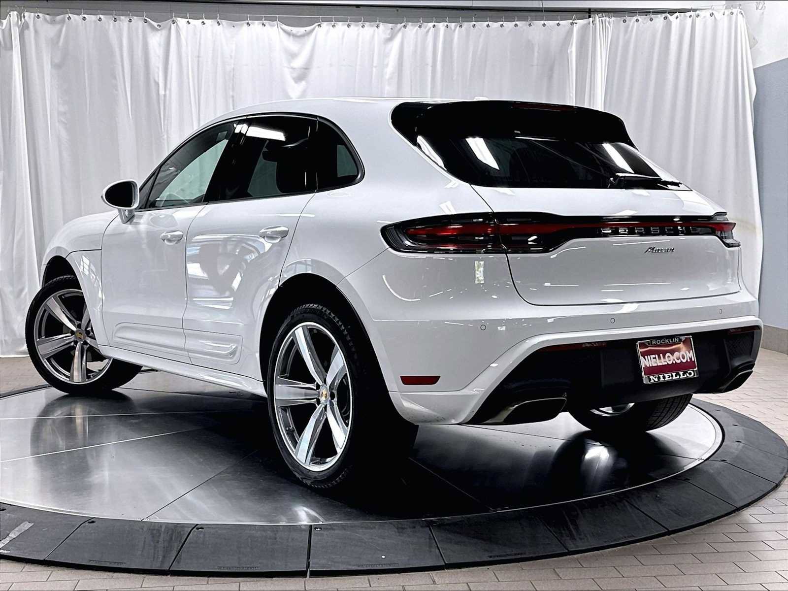 Used 2025 Porsche Macan AWD/4WD image 3