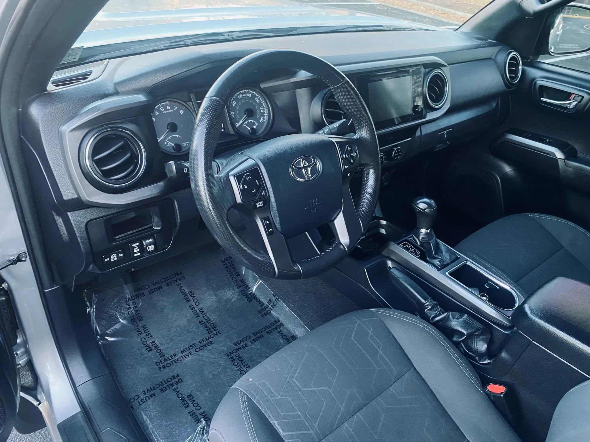 Used 2017 Toyota Tacoma TRD Sport image 8