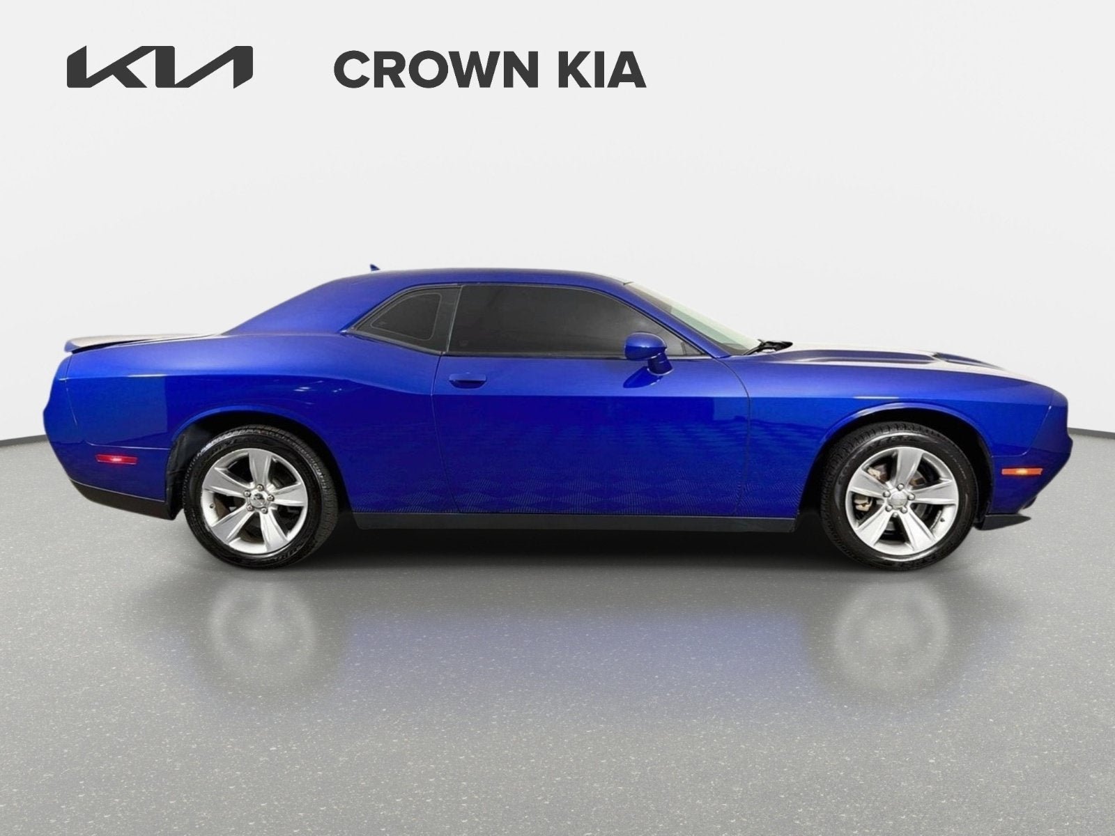 Used 2022 Dodge Challenger SXT RWD image 5