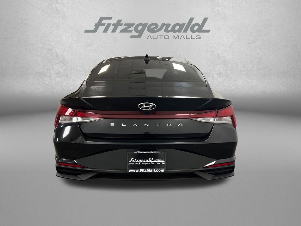 Used 2023 Hyundai Elantra SE w/ Cargo Package FWD image 4