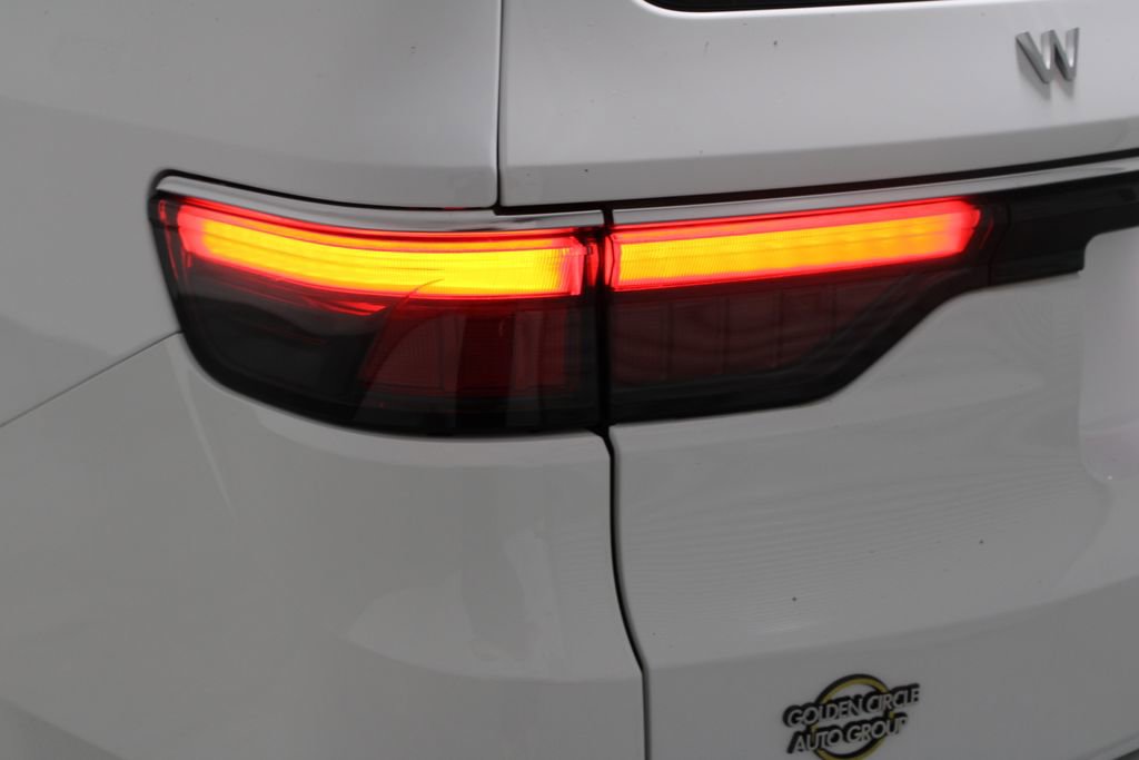 Used 2023 Jeep Wagoneer L Series II image 56