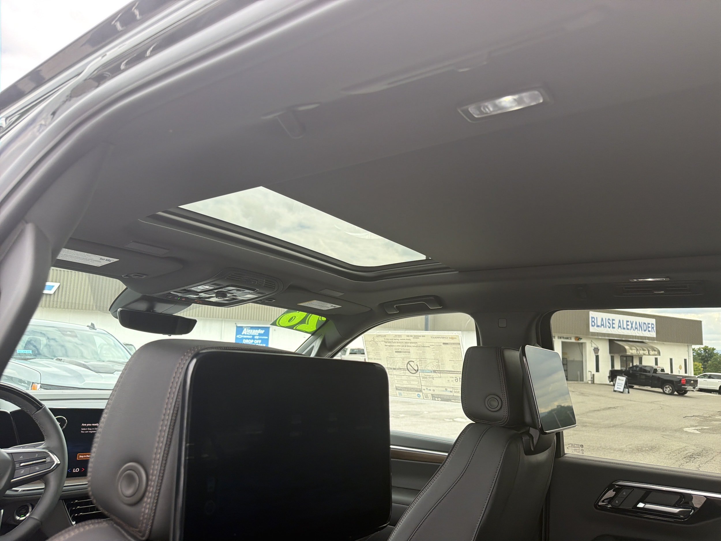 New 2026 Chevrolet Suburban High Country AWD/4WD image 22
